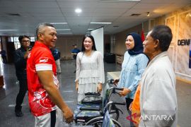 Pemkot Bogor salurkan bantuan kursi roda kepada 38 warga