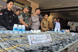 Polres Cimahi mengungkap peredaran 506.116 butir OKT ilegal