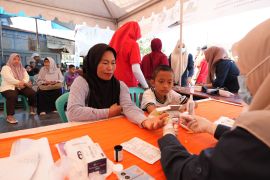 Sambut HUT ke-81 RI, Imigrasi Kendari gelar Pasporia dan bakti sosial di Konawe