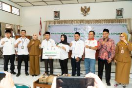 Baznas bekali 50 dhuafa di Kendal keterampilan menjahit siap kerja