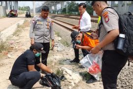 Polisi dalami kasus pria diduga tabrakkan diri ke kereta api di Jakut