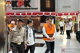 KPK tahan empat dari lima tersangka kasus pengadaan iklan Bank BJB