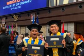 Dua mahasiswa vokasi Undip dapat pekerjaan sebelum mengikuti prosesi wisuda
