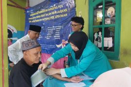 Tim Prodi Kesmas UMS gelar pengabdian masyarakat tahap kedua di Pos Lansia Cempaka Sehat