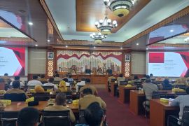 Pemkot Jakpus perbaiki 16 fasilitas lapangan olahraga untuk masyarakat