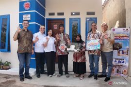 Indocement wujudkan rumah layak untuk tukang yang jalani profesi selama 51 tahun