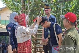 Tim penilai UNESCO Geopark Merangin kagum lihat pembuatan batik dengan dikukus