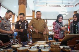 Bupati Situbondo dorong Dekranasda bentuk trade-hub dan pasar digital