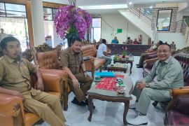 Anggota DPRD Agam alokasikan Pokir pengadaan peralatan perekaman e-KTP bantu warga