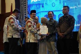 Kemenkum Aceh serahkan register Sentra KI kepada 25 perguruan tinggi