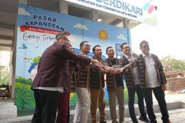 Pertamina hadirkan PLTS untuk dukung aktivitas pasar tradisional