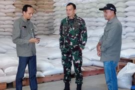 Bulog Banyumas sebut stok beras di Cilacap mencapai lebih dari 37 ribu ton