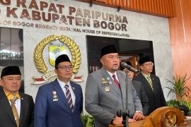 Bupati Bogor respons polemik pemasangan bendera di Rancabungur