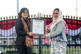 Rekor Muri pembacaan teks proklamasi dengan bahasa isyarat