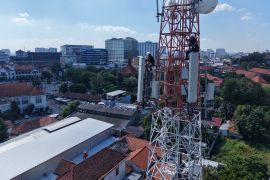 Laba bersih XLSMART melonjak 294 persen di semester I-2026