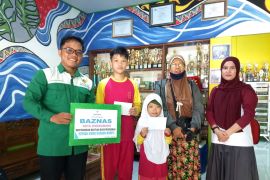 Baznas Singkawang bantu biaya pendidikan 33 siswa dan mahasiswa