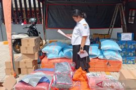 Kelurahan siapkan tenda pengungsian korban kebakaran pabrik di Jaktim
