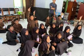 Mahasiswa KKN UNDIP edukasi siswa SDN 1 Segaran Gemar Menabung