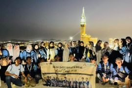 Aksi sosial KKN Internasional Arab Saudi, laksanakan bersih-bersih di Jabal Khandamah