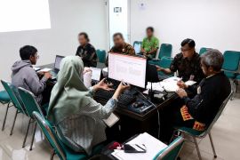 Pemprov DKI denda empat perusahaan pengangkut sampah Rp10 juta