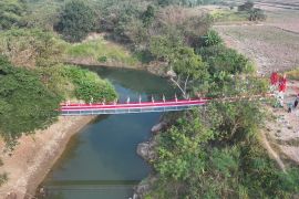 Jembatan dan sumur bor buka akses baru bagi warga daerah