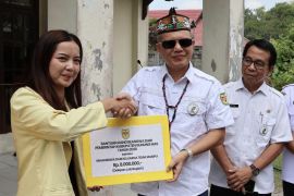 Pemkab Gunung Mas salurkan beasiswa bagi 65 mahasiswa