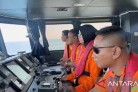 Tim SAR memfokuskan pencarian lima orang korban KMP Putri Yasmin