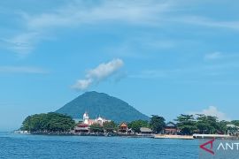 Balai Taman Nasional Bunaken segera tutup pendakian Gunung Manado Tua