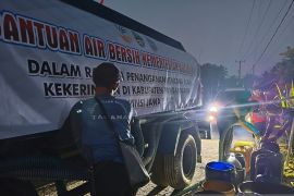 Hujan belum turun sejak Mei, Kemensos kirim air bersih ke ribuan warga Pangandaran