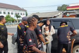 Damkar di Bintan selamatkan balita terkunci di dalam mobil