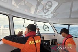 Basarnas cari penumpang KM Bukit Siguntang diduga lompat ke laut