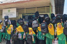 YBM PLN salurkan paket sekolah-nutrisi bagi siswa sambut HUT ke-81 RI