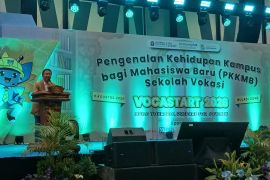 Dekan SV Undip ungkap filosofi jas, jeans, dan sneakers bagi mahasiswa