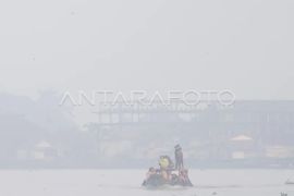 Berangkat sekolah melewati kawasan kabut asap