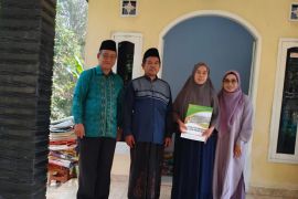 FEBI UIN Walisongo sampaikan santunan dan duka cita untuk almarhum Rizki Ramadhan