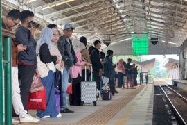 KAI Purwokerto siapkan 40.430 tiket libur panjang HUT RI