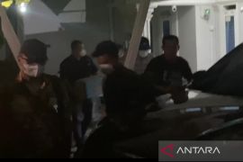 KPK bawa dua koper dan satu kardus dari rumah Legislator Vinna