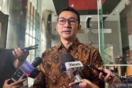 KPK periksa pejabat Bulog dalami pembentukan harga beras bansos