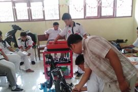 Tim Pengabdian UNP tingkatkan kompetensi industri 4.0 siswa SMK lewat model SIM-El