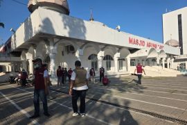 Warga Makassar bersihkan rumah ibadah sambut HUT ke 81 RI
