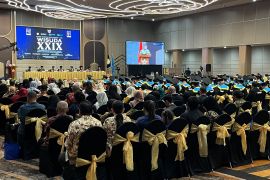 STIKOSA-AWS wisuda 82 sarjana komunikasi siap hadapi era disrupsi AI