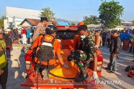 Gibran pledges full response after 7.7-magnitude earthquake in NTT