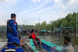 Polres Bangka Barat hentikan tambang liar bijih timah di Sungai Kampak