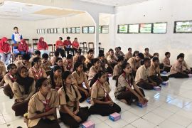 Asmo Sulsel dan Polsek Somba Opu edukasi keselamatan berkendara pelajar
