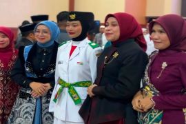 Tangis haru warnai pengukuhan Paskibraka Sintia Bella di HSU
