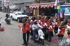 Kesbangpol Bangka Selatan bagikan 2.000 Bendera Merah Putih