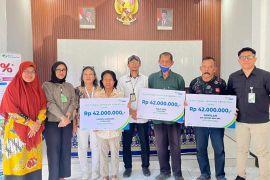 BPJS Ketenagakerjaan NTB serahkan manfaat JKM Rp126 juta di Karang Baru