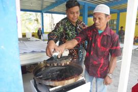 PLN Peduli nyalakan harapan penyandang disabilitas dengan Batik Ciprat Karya Barokah