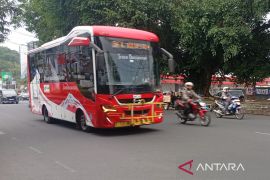 Bupati Sadewo pastikan Bus BTS Banyumas tetap beroperasi