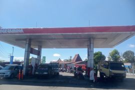 Pertamina menambah mobil tangki mempercepat normalisasi BBM di Flores